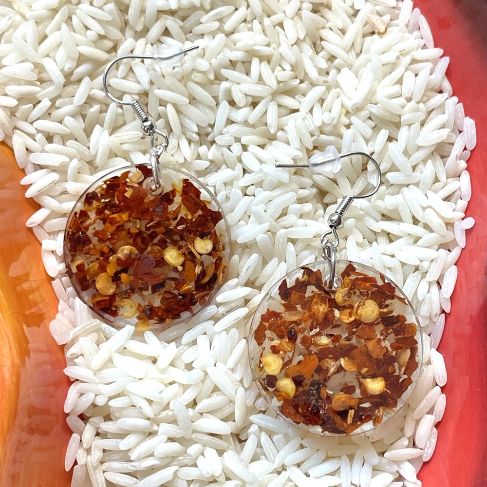🍂 Handmade Resin Earrings – Crushed Chili Pepper Fall Vibes 🍂